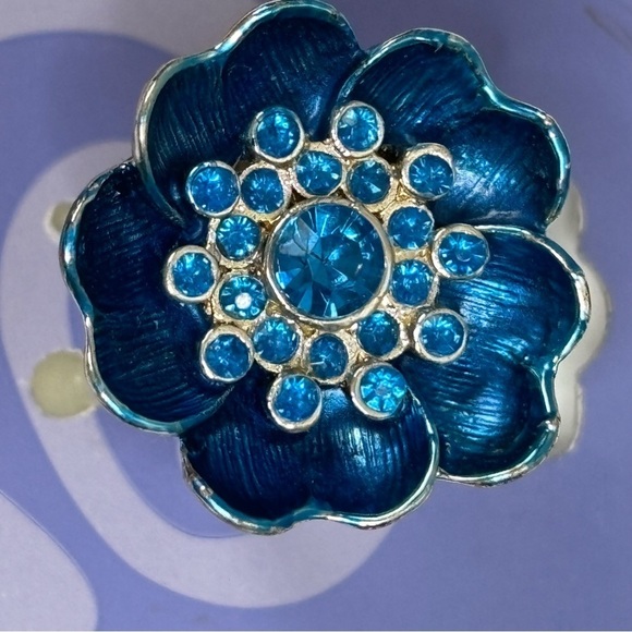 Sally Hansen Salon Effects Real Nail Polish Strips Flower & Claire’s Blue Ring - Picture 8 of 9